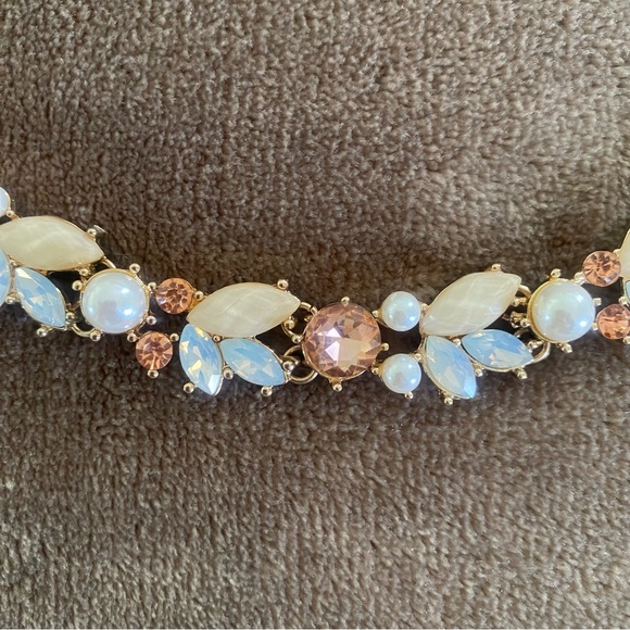 (NWOT) Statement Necklace - Picture 5 of 6